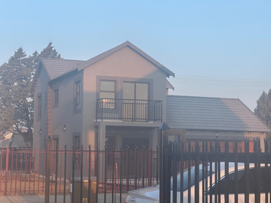 4 Bedroom Property for Sale in Bloemspruit Free State